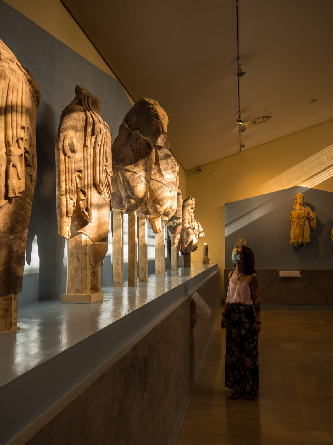 Au Musée de Delphes. Recherches sur quelques monuments archaïques et leur décor sculpté. main image 0