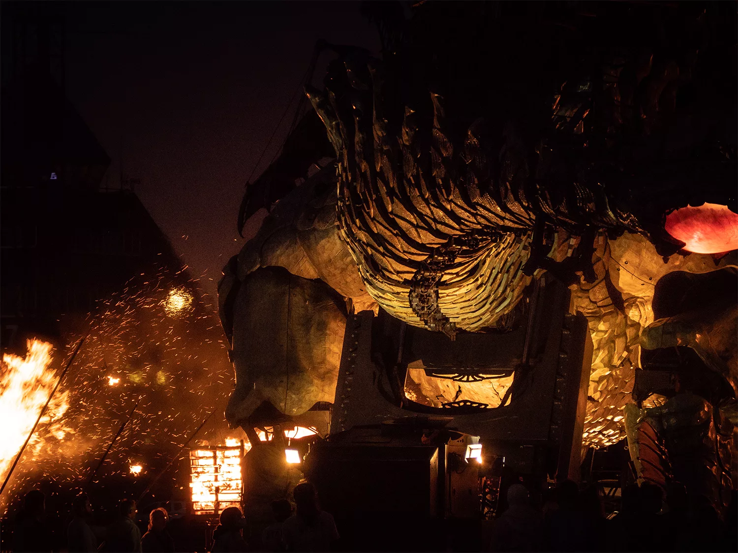 Le dragon de calais la nuit