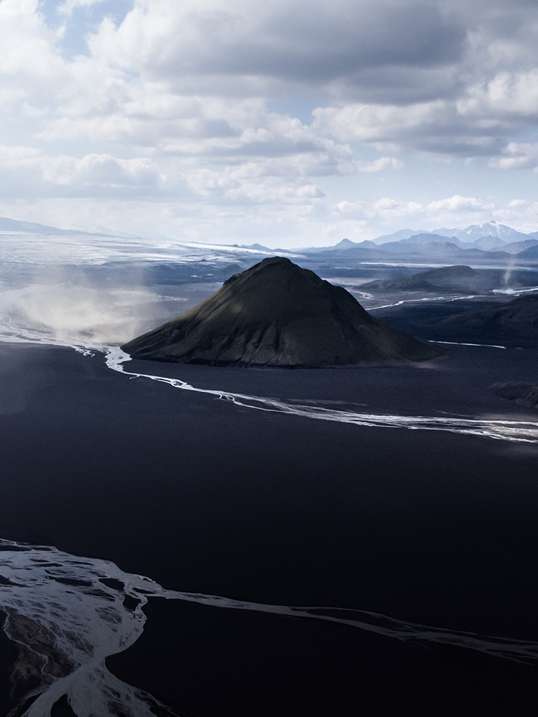 Le volcan Maelifell avec des tornades