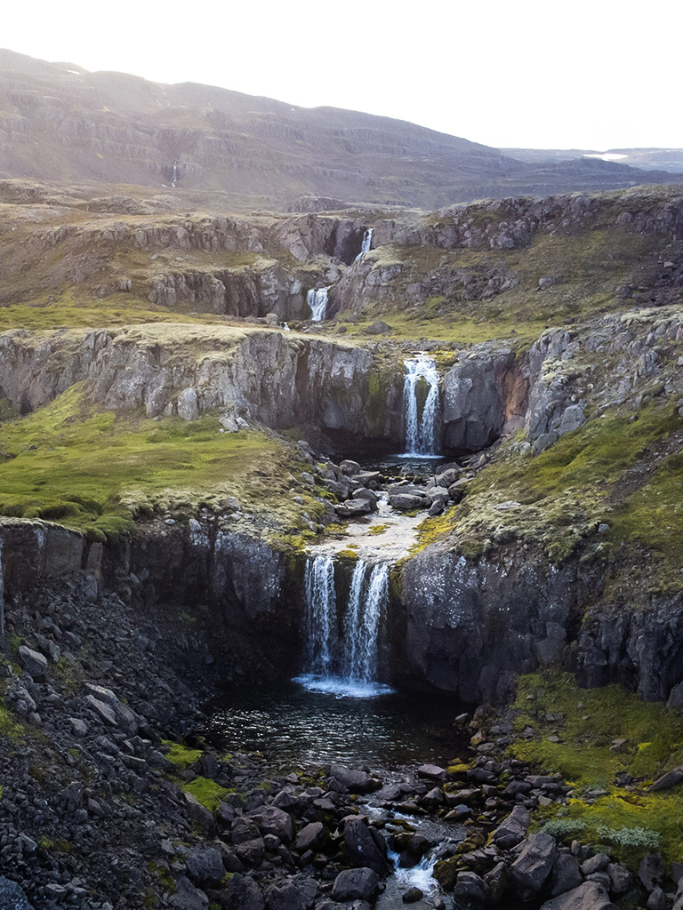 Les cascades de l'EST de l'Islande