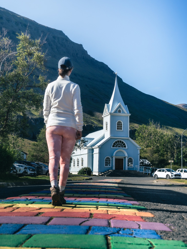 La célèbre église arc en ciel de seydisfjordur
