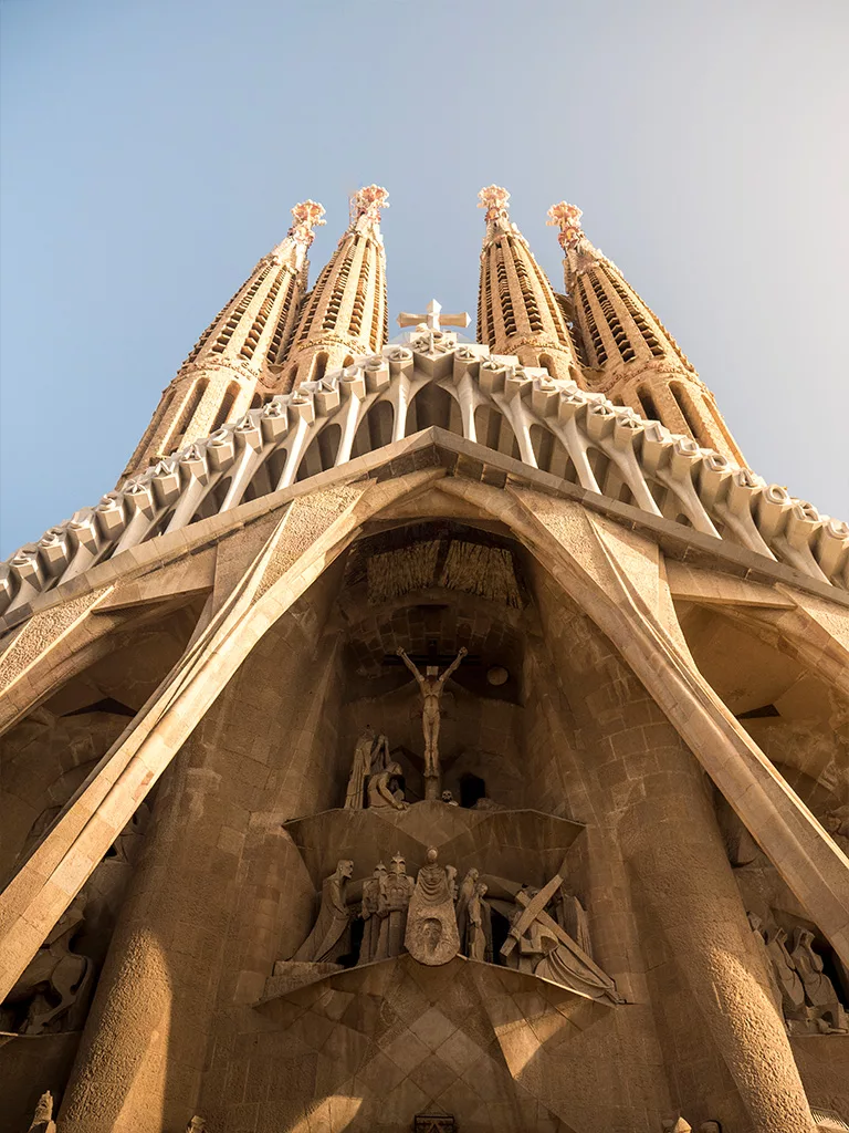 Visiter la Sagrada familia de Barcelone, notre guide complet. L'une des façades de la Sagrada familia