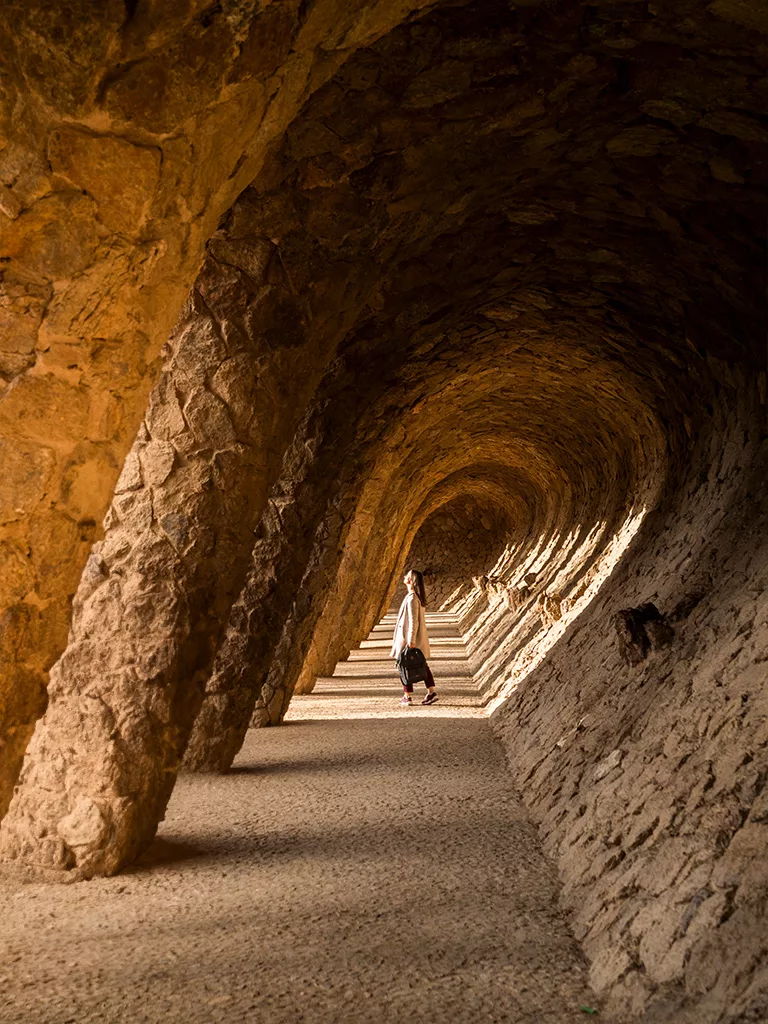 Les formes diverses et variées du parc Guell de Barcelone donne l'impression d'être sorti de la ville. On entre dans la tête de Gaudi.