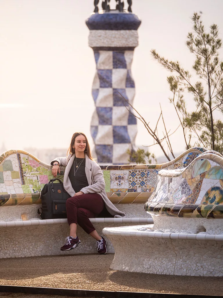 Le parc guell de Barcelone, la terrasse en céramique est un des point phare de la visite.