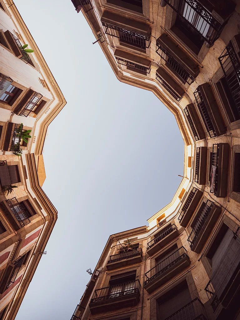 A Barcelone si vous lever la tête les formes des bâtiments donnent un beau spectacle.