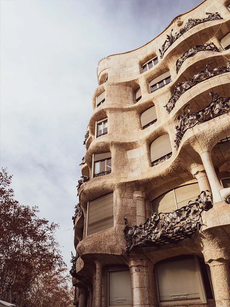 La façade de la Casa Mila de Barcelone