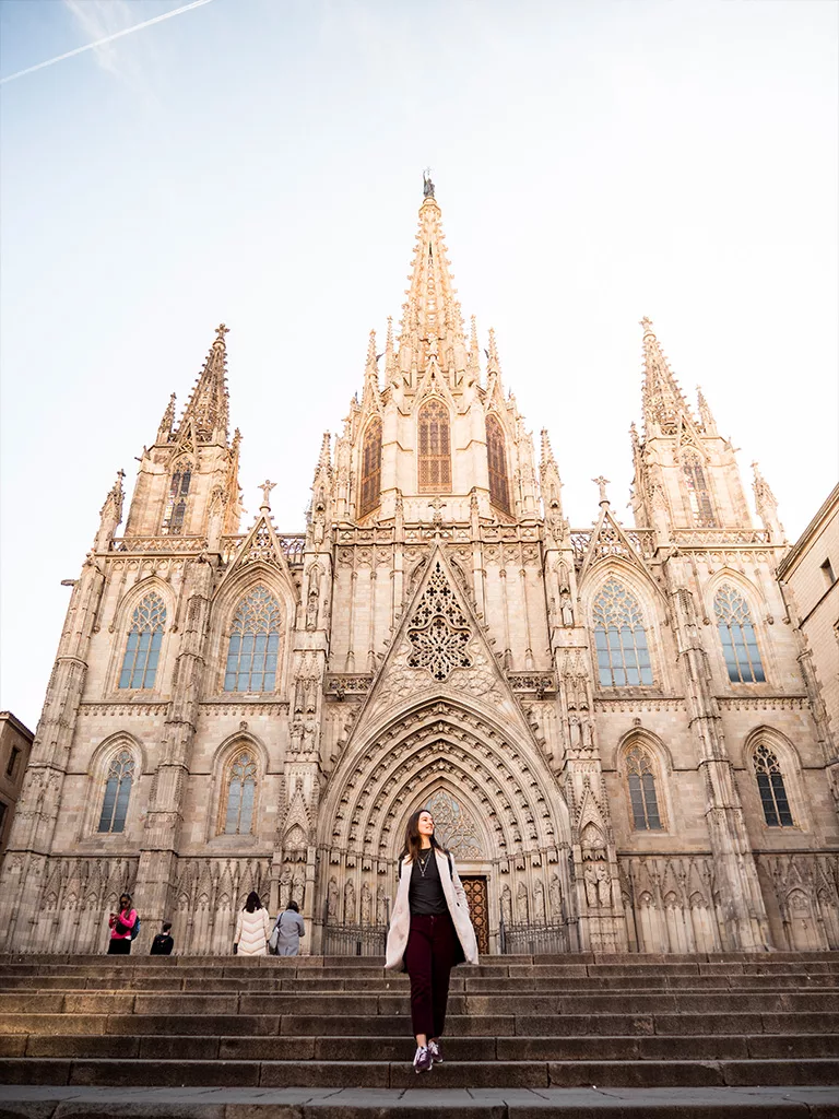 La façade la cathédrale saint croix de Barcelone