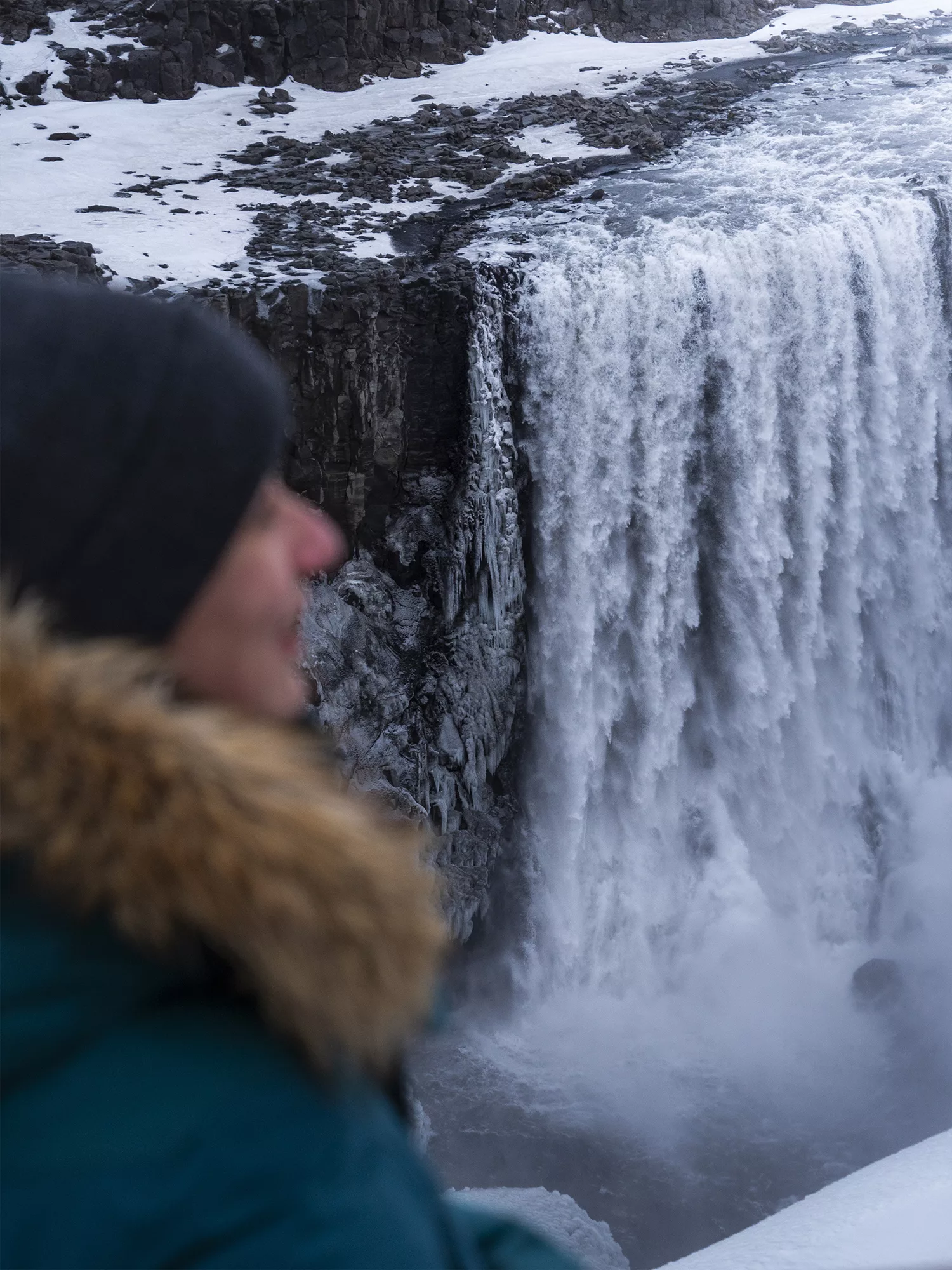 La cascade Dettifoss se dévoile rarement en hiver mais nous avons eu de la chance