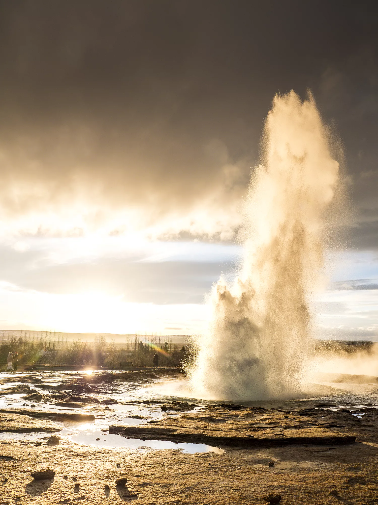 Le geyser Strokkur dans la zone géothermique du cercle d'or