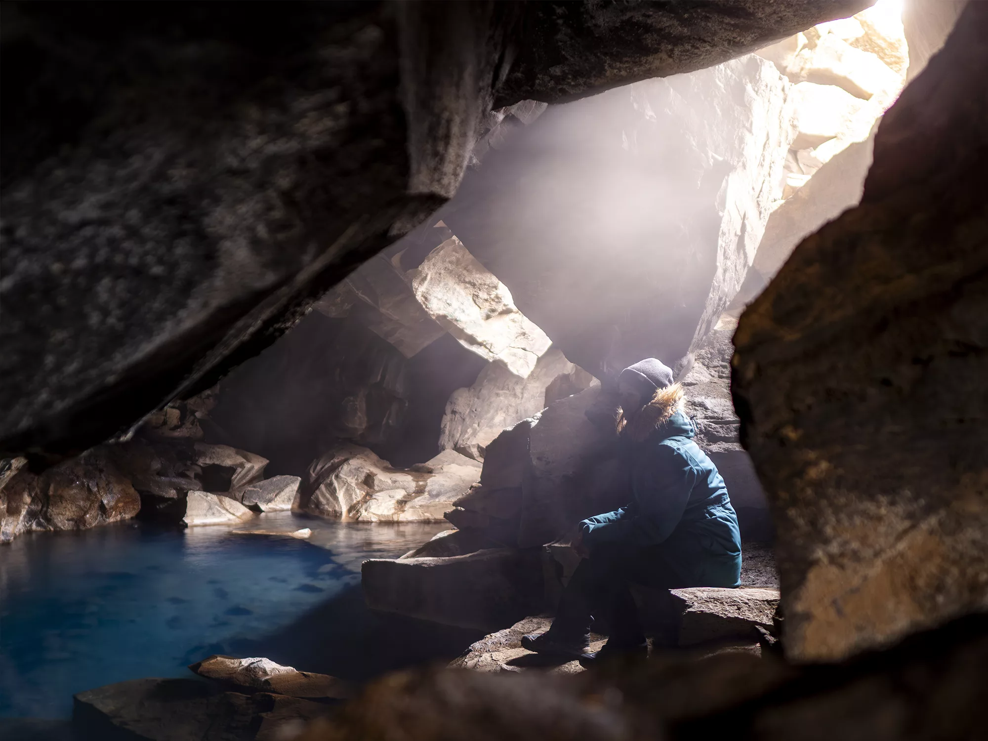 La grotte de Grjotagja devenue célèbre gràce à Game of thrones